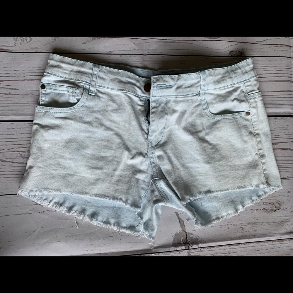 Size 27, Harlow, light blue shorts